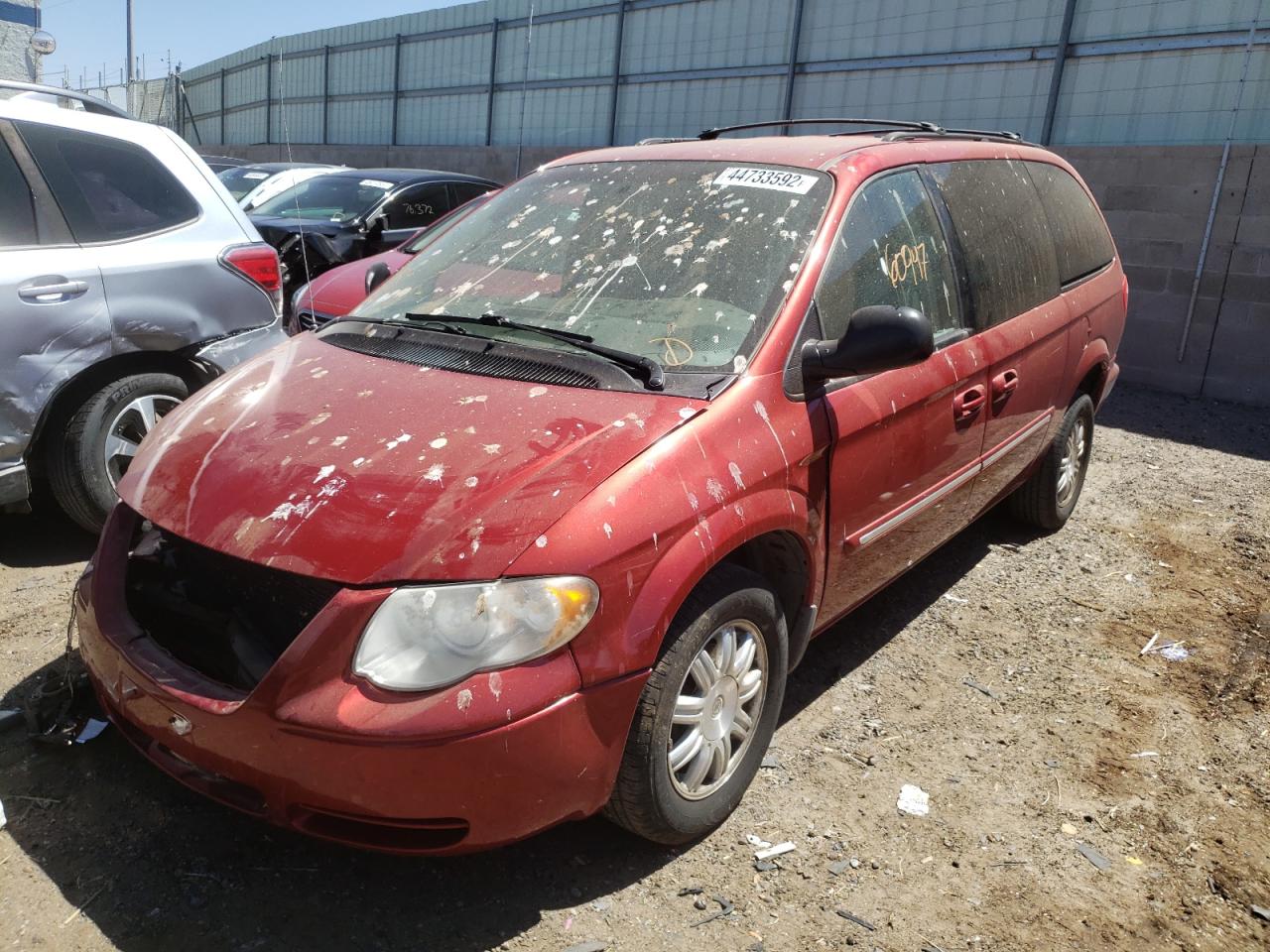 Photo 2 from auction – 2006 CHRYSLER TOWN & COU with VIN 2A4GP54L46R918337