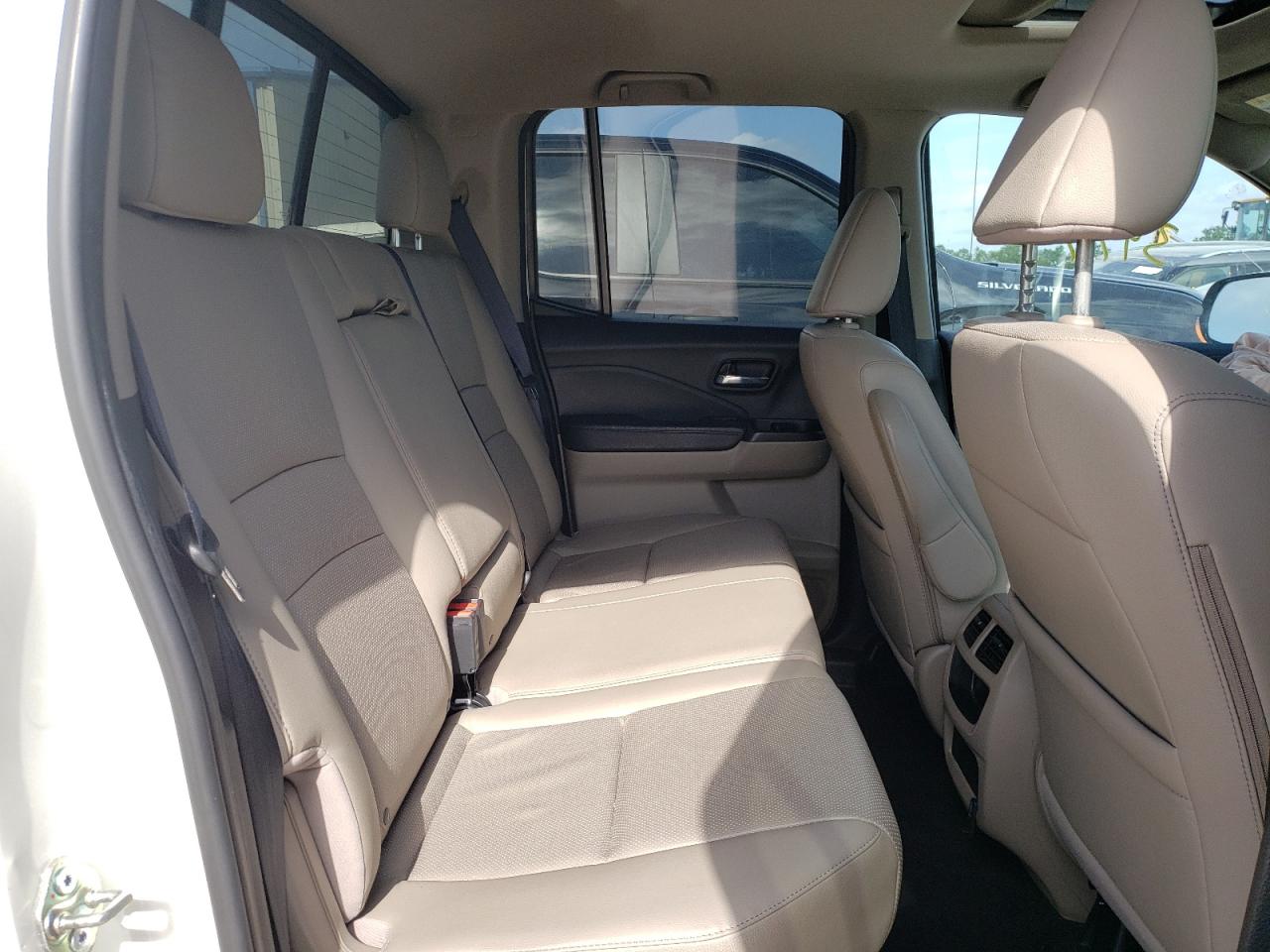 Photo 6 from auction – 2017 HONDA RIDGELINE with VIN 5FPYK3F72HB011198