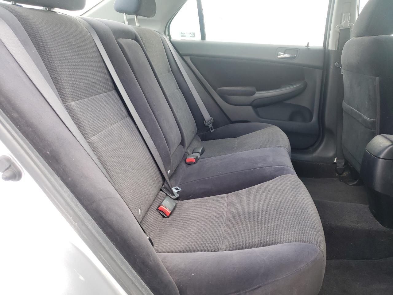 Photo 6 from auction – 2003 HONDA ACCORD LX with VIN JHMCM563X3C011802