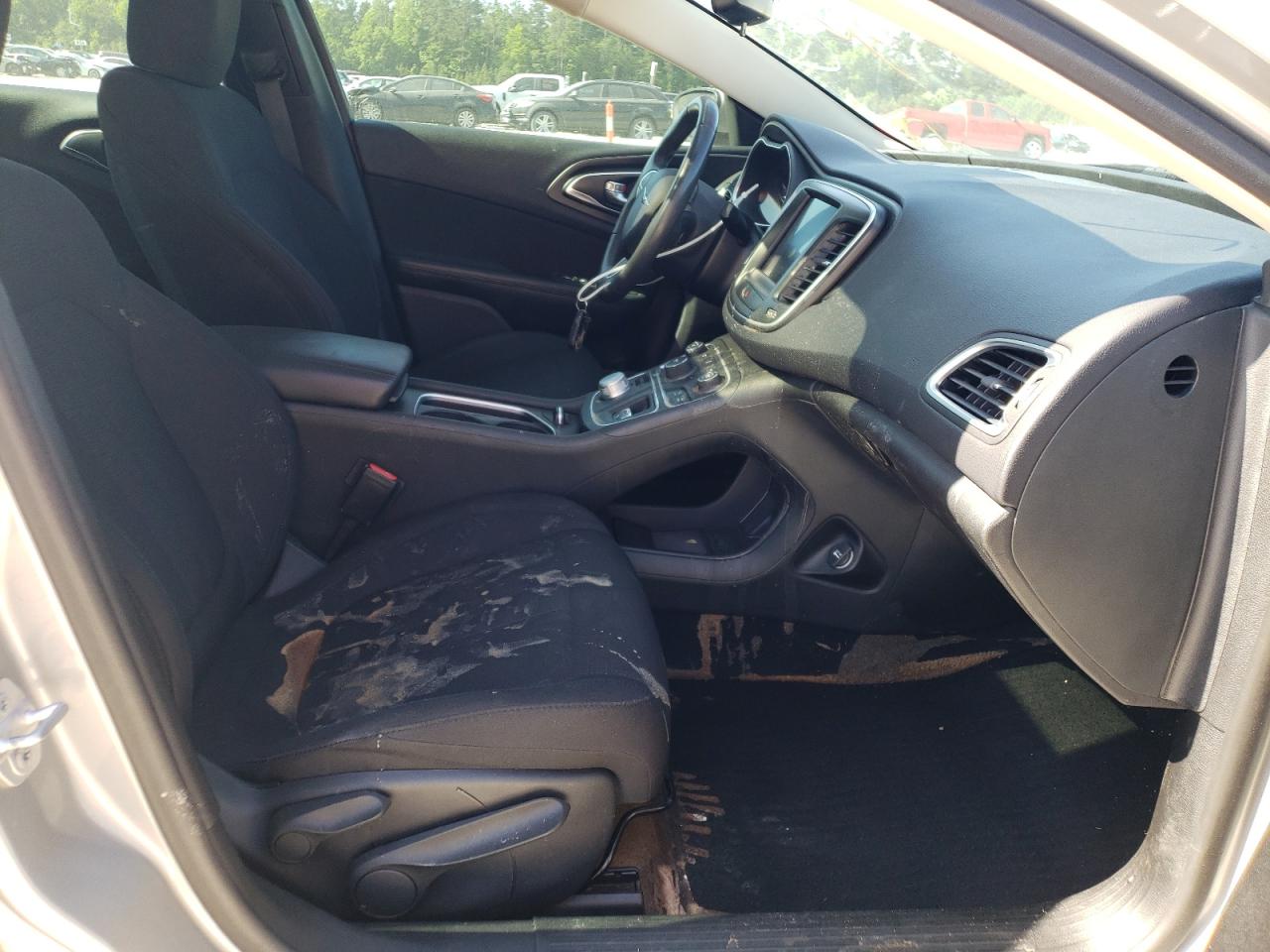 Photo 5 from auction – 2015 CHRYSLER 200 LIMITE with VIN 1C3CCCABXFN672962