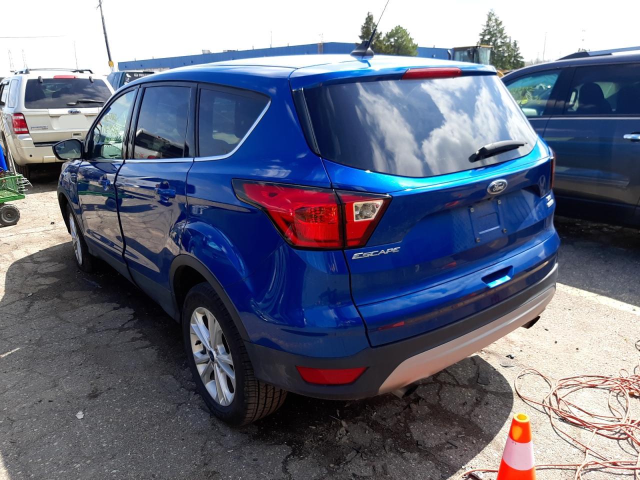 Photo 3 from auction – 2019 FORD ESCAPE SE with VIN 1FMCU0GD5KUA04093