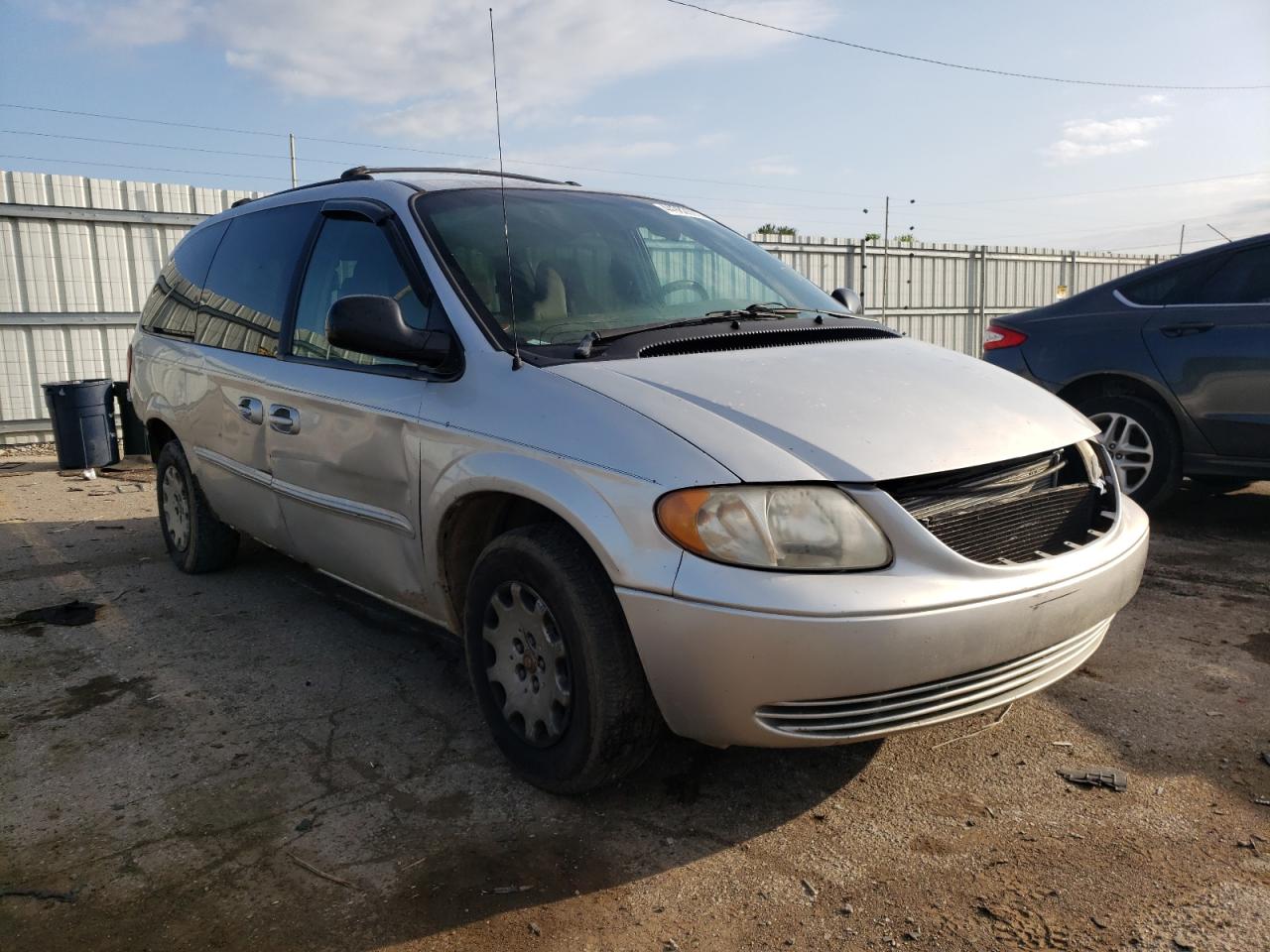 Photo 1 from auction – 2002 CHRYSLER TOWN & COU with VIN 2C4GP44362R645170