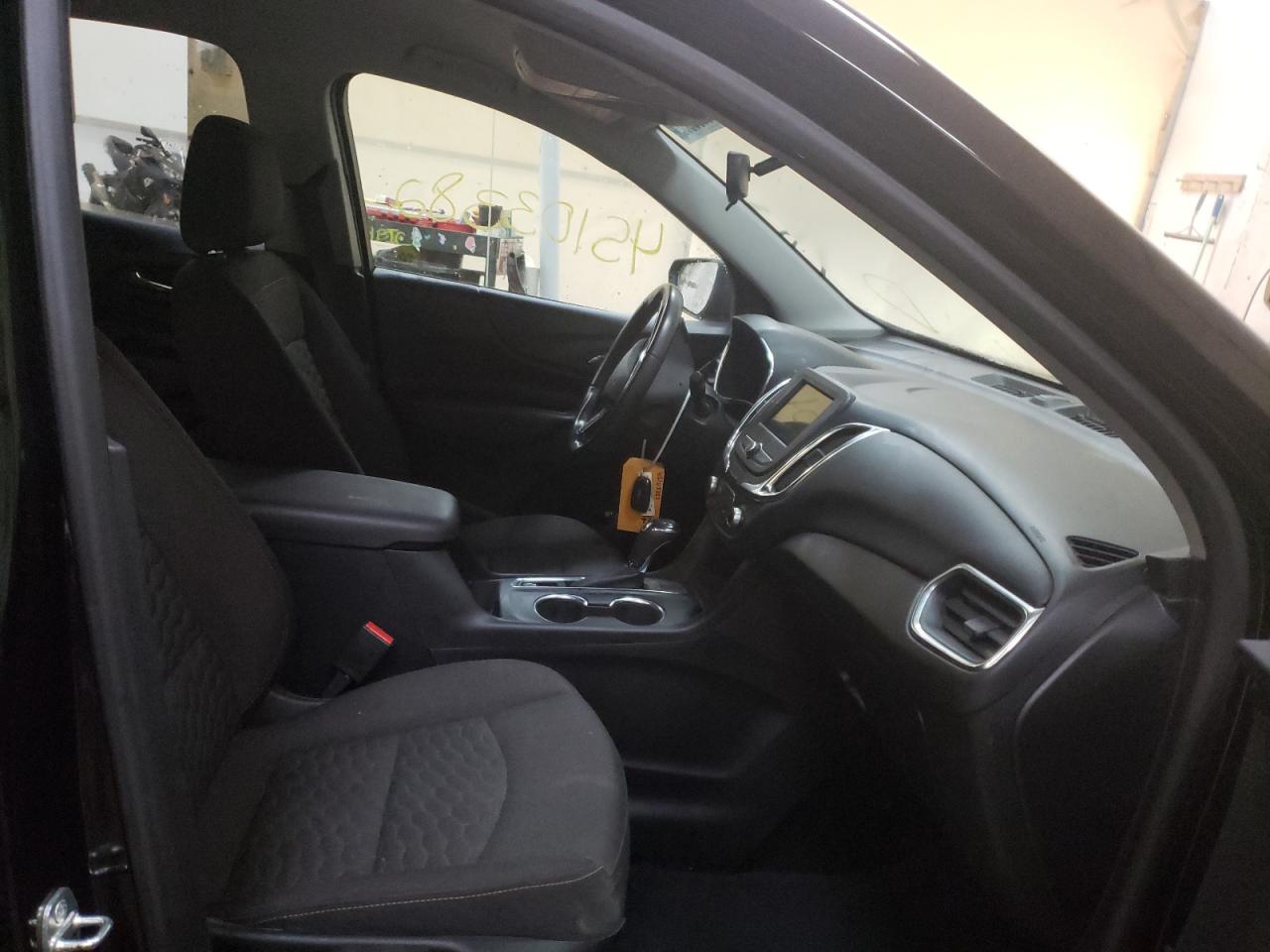 Photo 5 from auction – 2019 CHEVROLET EQUINOX LT with VIN 2GNAXKEV4K6234983