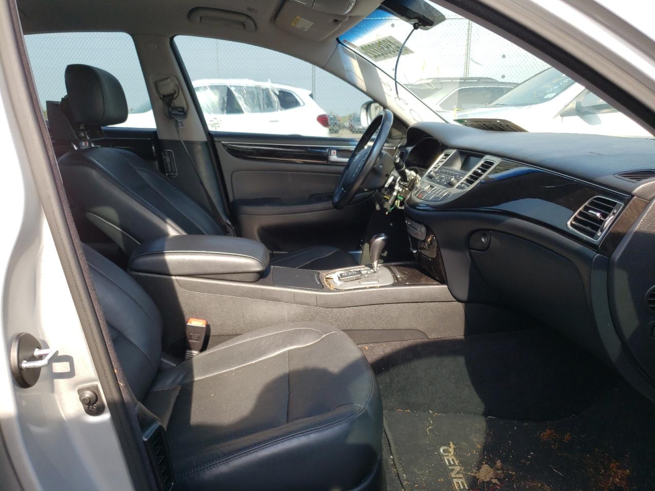 Photo 5 from auction – 2014 HYUNDAI GENESIS 3. with VIN KMHGC4DD3EU264271