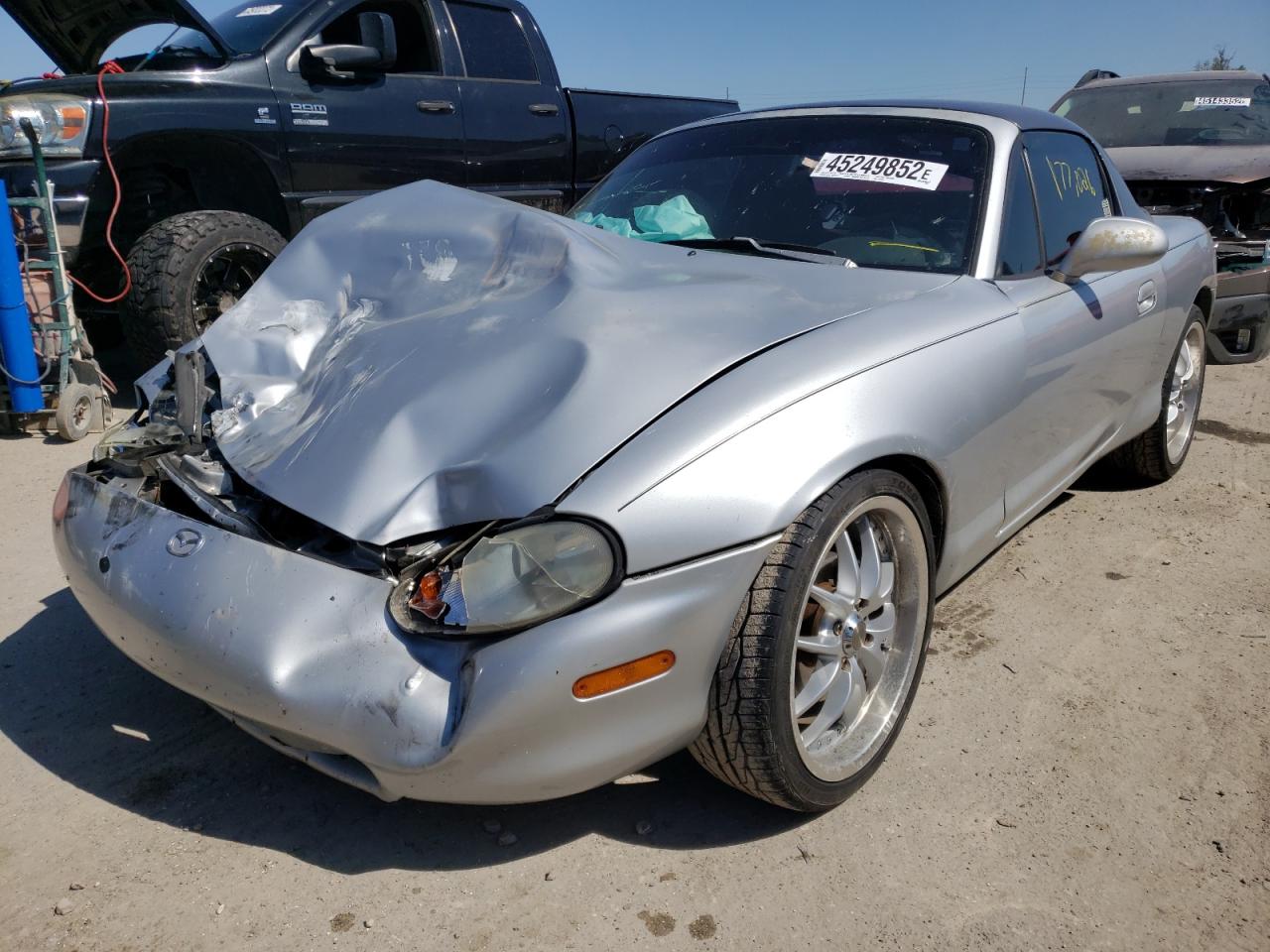 Photo 2 from auction – 1999 MAZDA MX-5 MIATA with VIN JM1NB3530X0112280