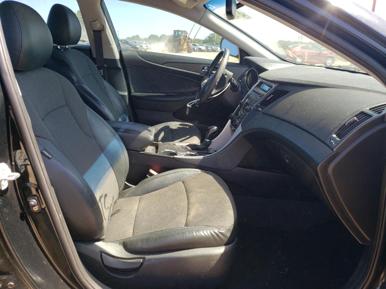 Photo 5 from auction – 2011 HYUNDAI SONATA SE with VIN 5NPEC4AC1BH155742