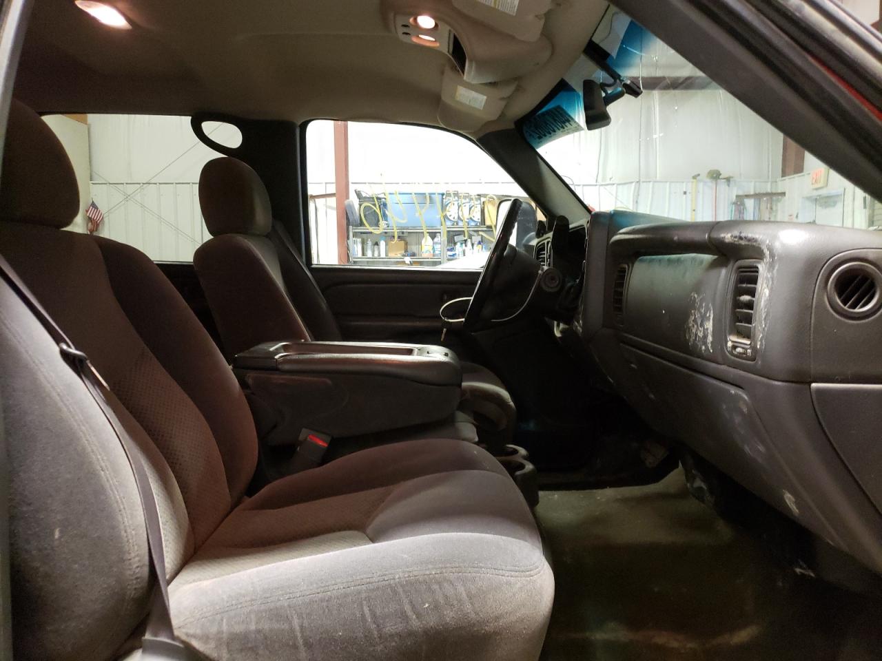 Photo 5 from auction – 2006 CHEVROLET SILVERADO with VIN 1GCHK23D46F218598
