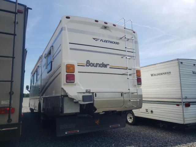Photo 3 from auction – 2005 FLEETWOOD BOUNDER with VIN 5B4MP67G153408943