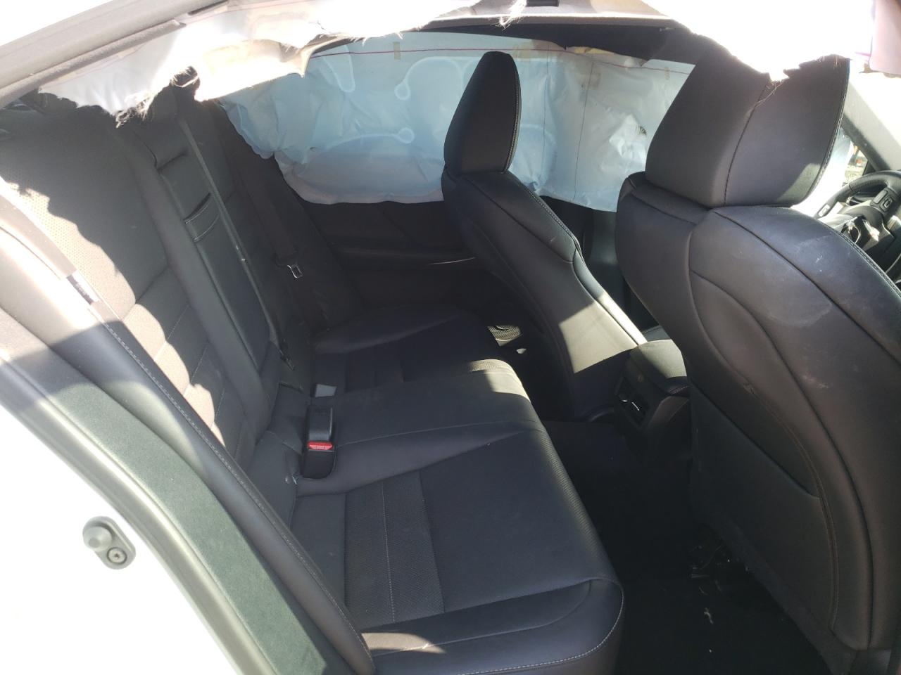 Photo 6 from auction – 2017 LEXUS IS 200T with VIN JTHBA1D26H5056786