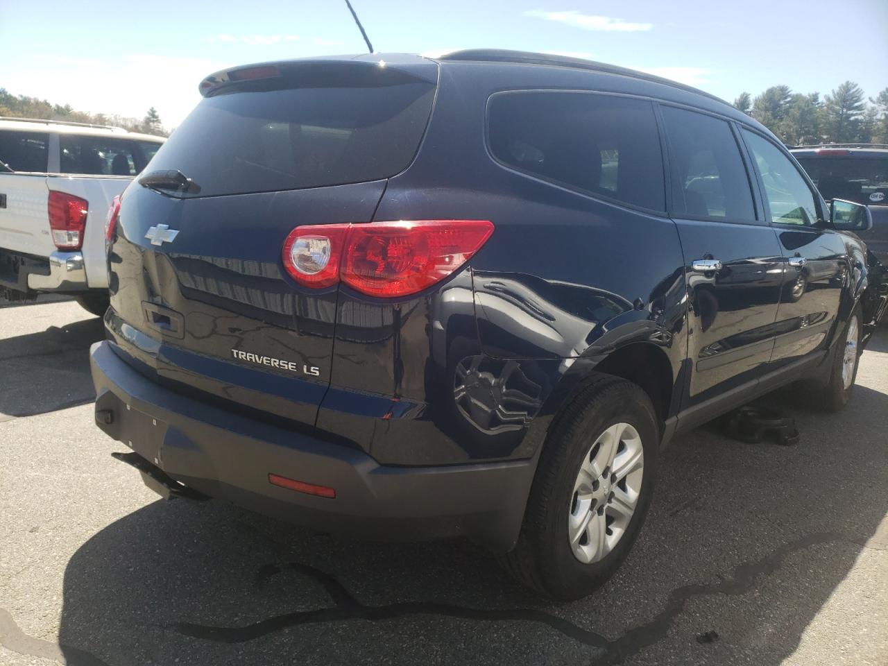 Photo 4 from auction – 2011 CHEVROLET TRAVERSE L with VIN 1GNKRFED7BJ405225