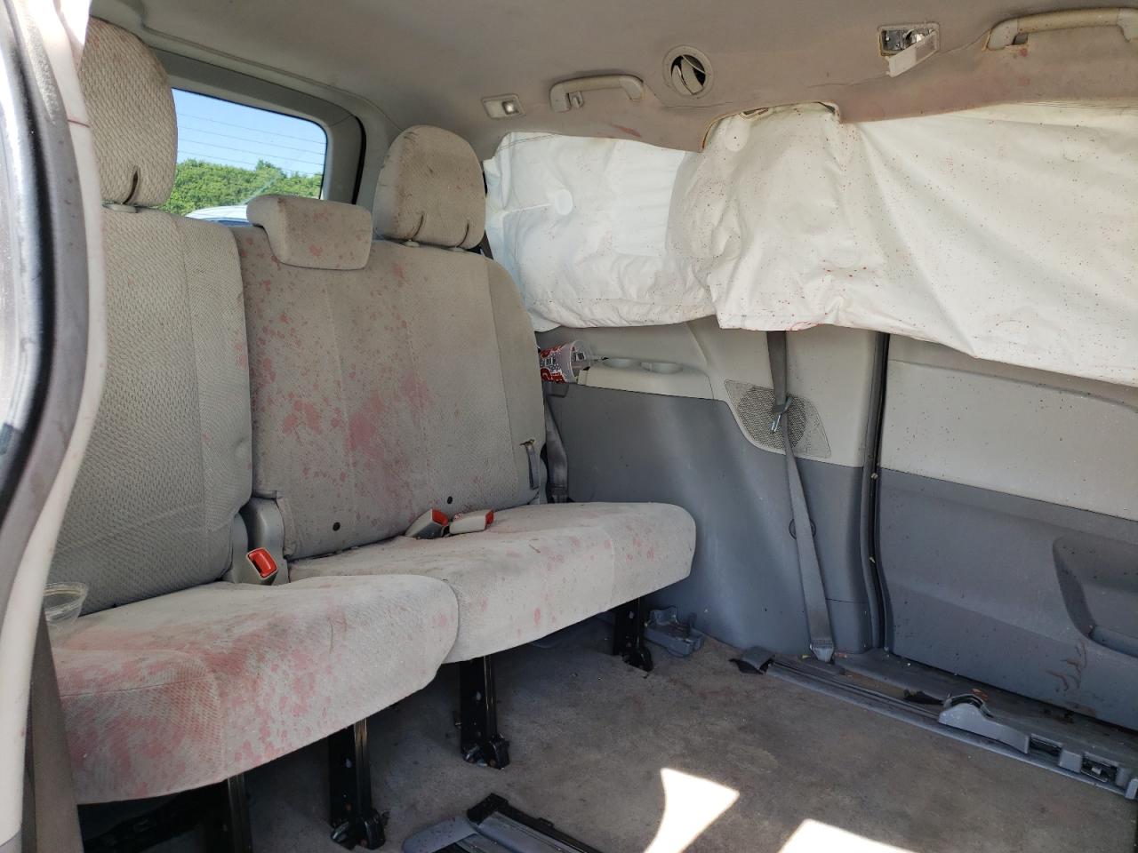 Photo 6 from auction – 2013 TOYOTA SIENNA LE with VIN 5TDKK3DC3DS316827