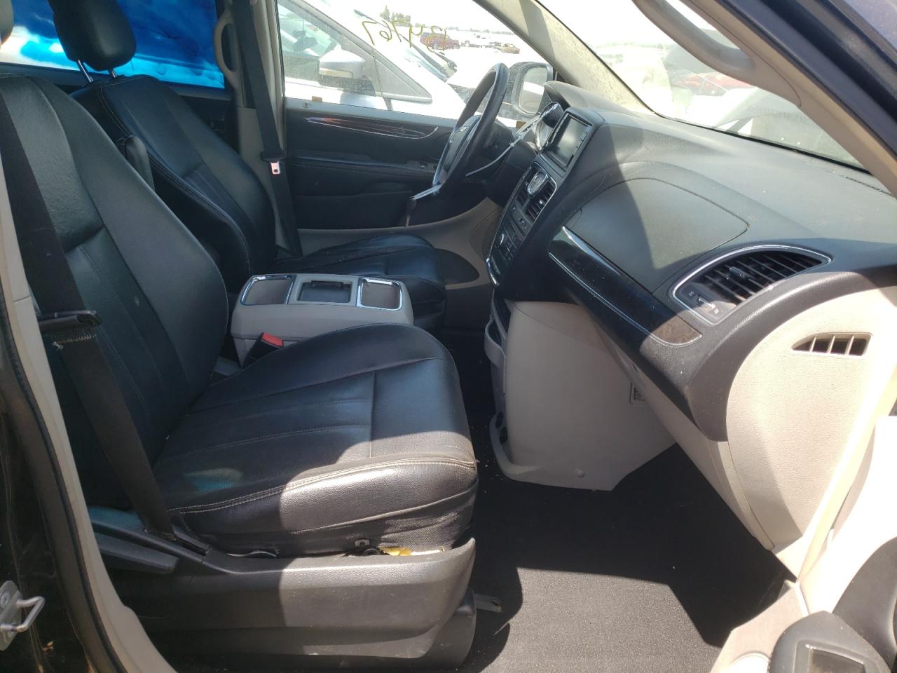 Photo 5 from auction – 2014 CHRYSLER TOWN & COU with VIN 2C4RC1BG7ER358059