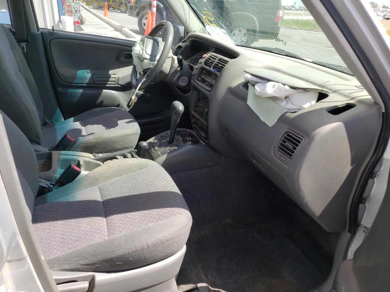 Photo 5 from auction – 1999 CHEVROLET TRACKER with VIN 2CNBJ13C1X6937485