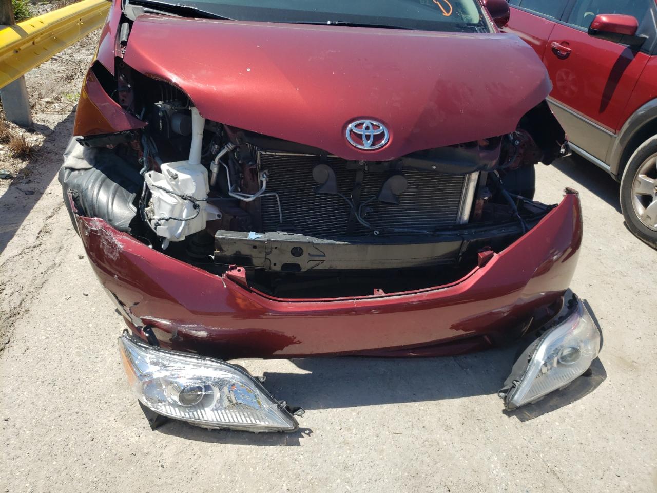 Photo 9 from auction – 2015 TOYOTA SIENNA LE with VIN 5TDKK3DC3FS558293
