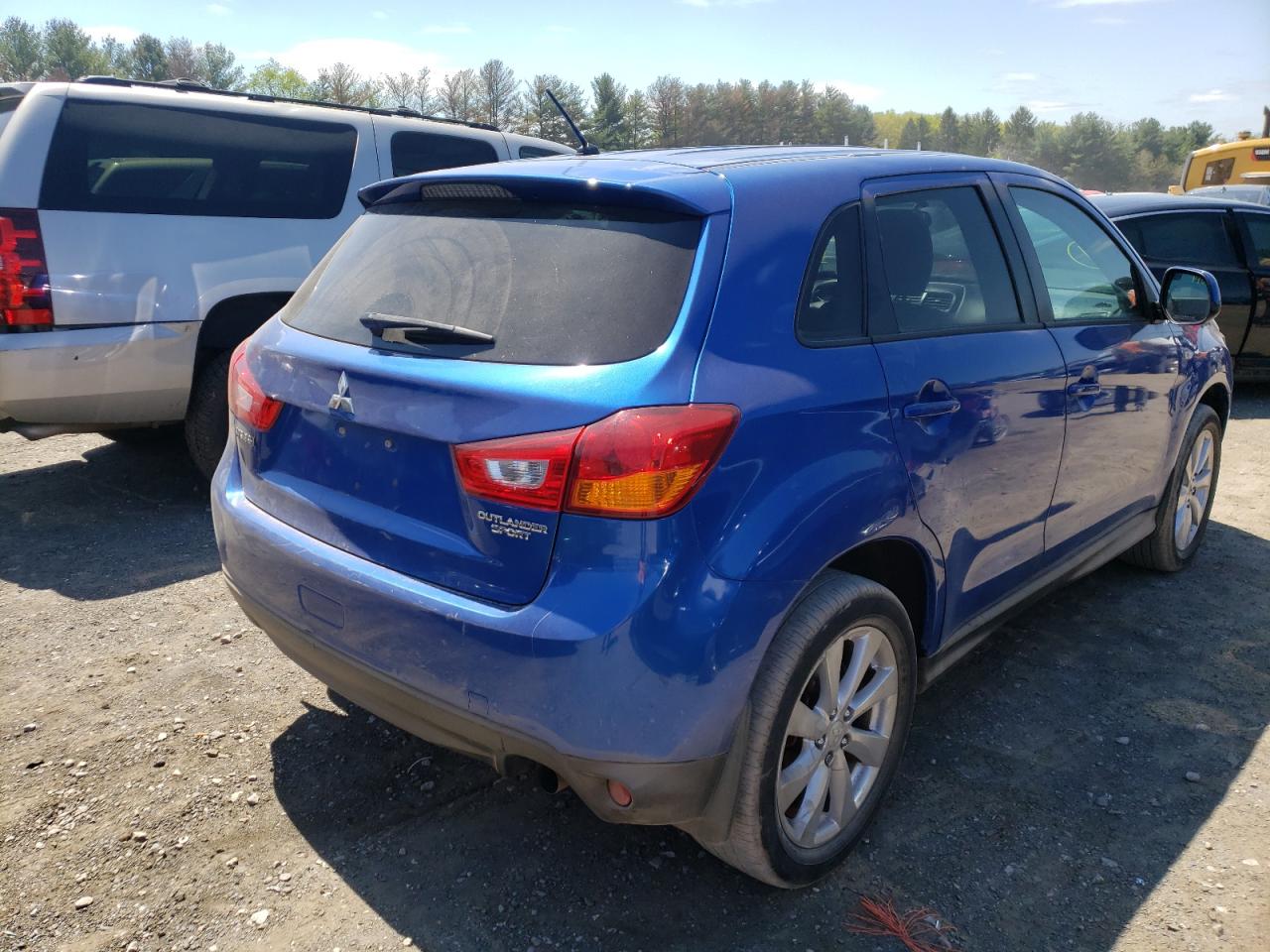 Фото 4 с аукциона – 2015 MITSUBISHI OUTLANDER с VIN 4A4AP3AU4FE058233