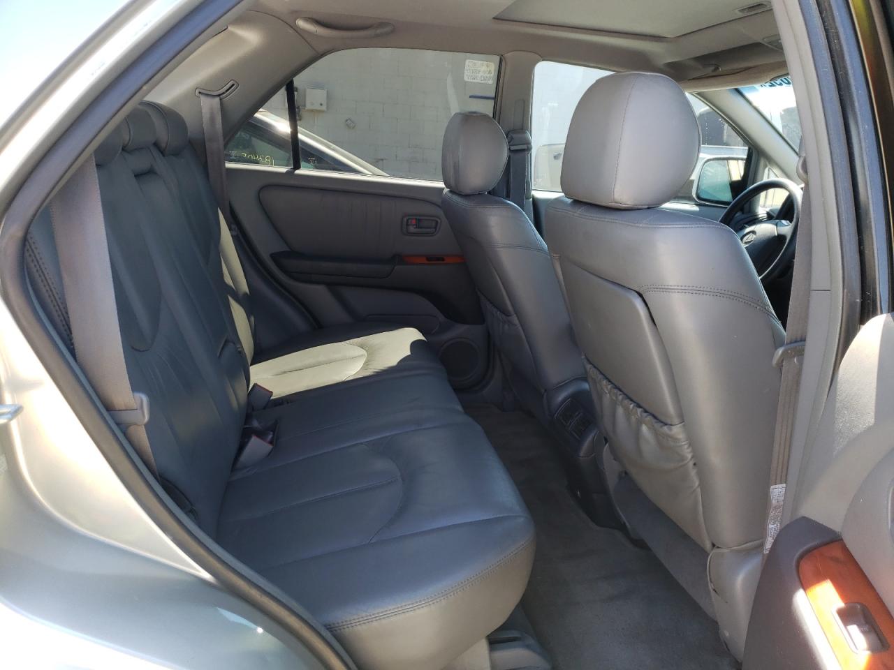 Photo 6 from auction – 2000 LEXUS RX 300 with VIN JT6HF10U5Y0116517
