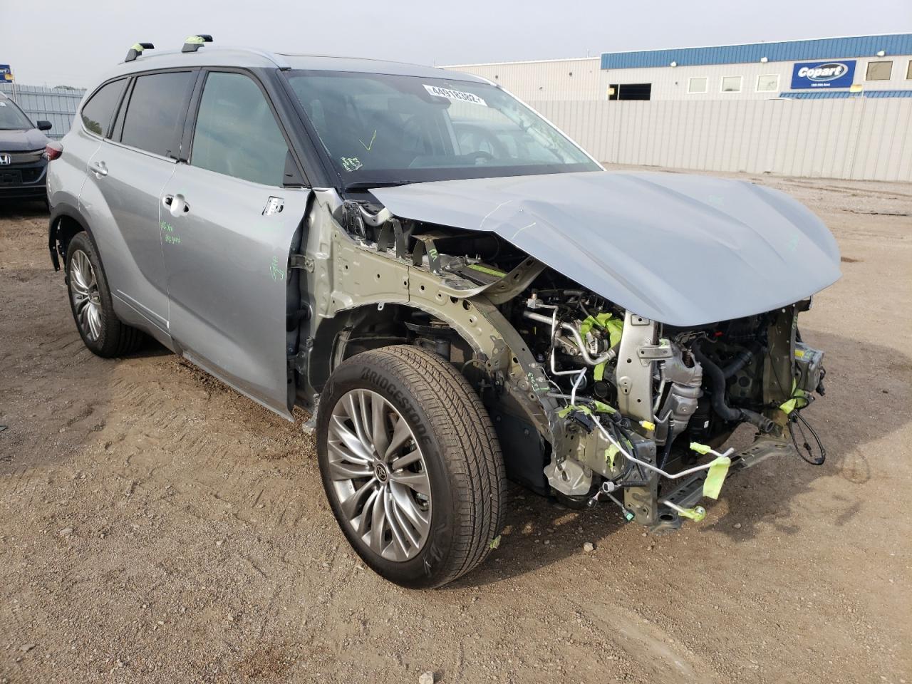 TOYOTA HIGHLANDER 2021 with VIN 5TDFZRBH2MS103897 - Photo from auction