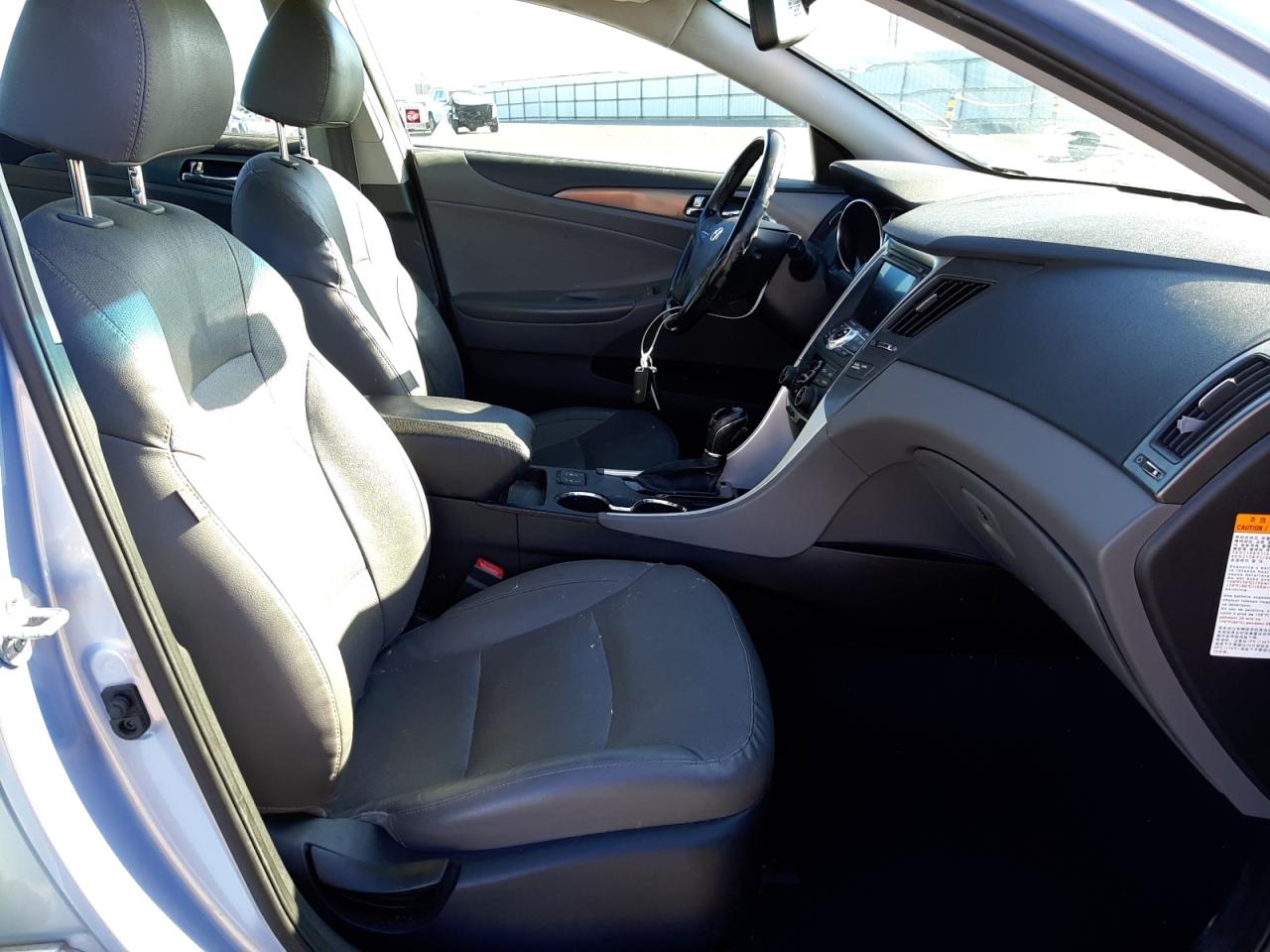 Photo 5 from auction – 2015 HYUNDAI SONATA HYB with VIN KMHEC4A44FA136782