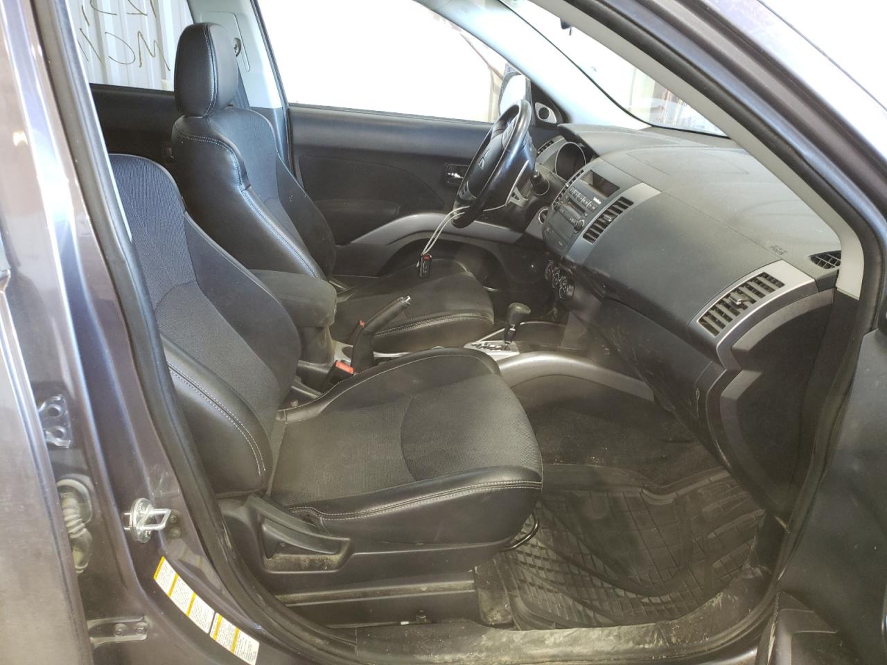 Photo 5 from auction – 2009 MITSUBISHI OUTLANDER with VIN JA4LT31WX9Z006125