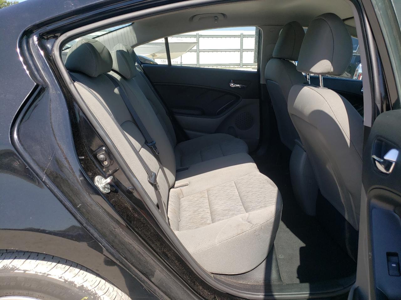 Photo 6 from auction – 2016 KIA FORTE LX with VIN KNAFK4A65G5507565