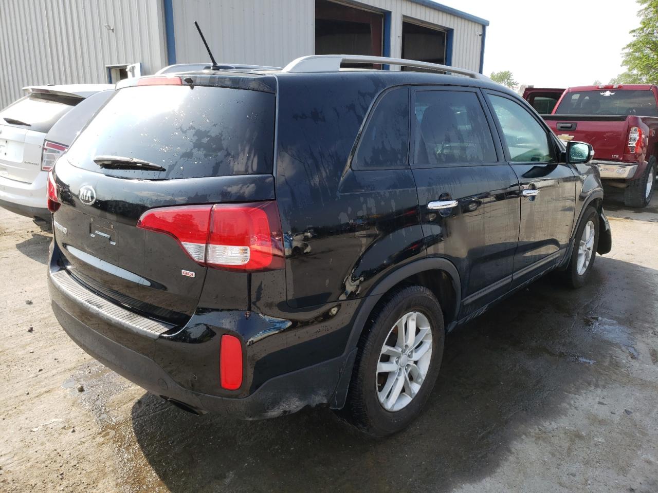 Photo 4 from auction – 2015 KIA SORENTO LX with VIN 5XYKT4A63FG586335