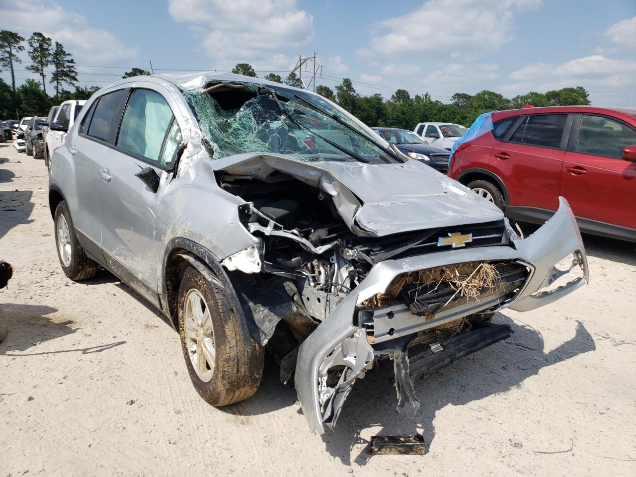 CHEVROLET TRAX LS 2020 with VIN KL7CJKSB5LB338584 - Photo from auction