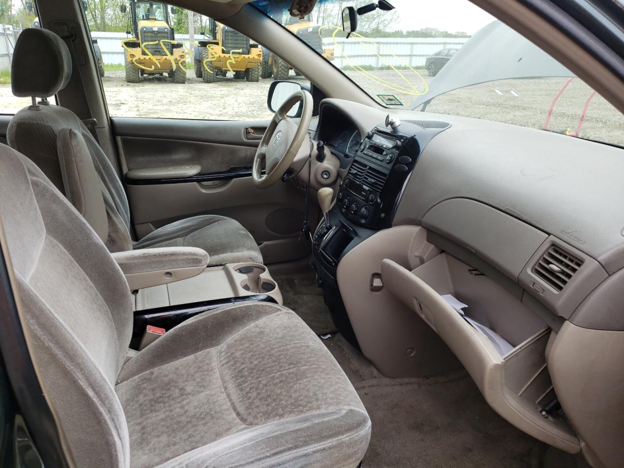 Photo 5 from auction – 2004 TOYOTA SIENNA with VIN 5TDZA23C44S013357