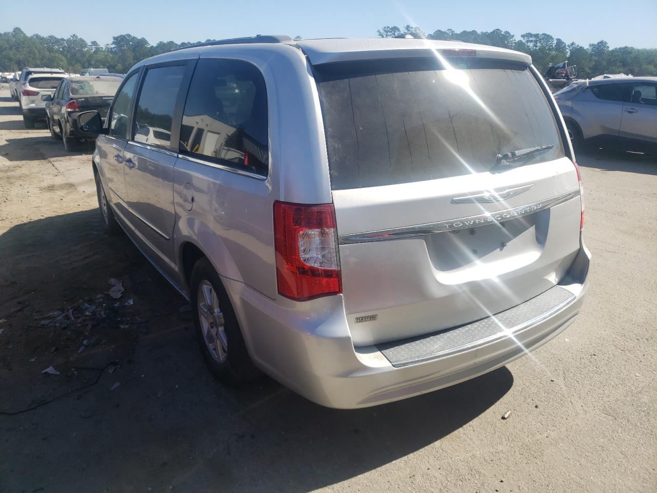 Photo 3 from auction – 2011 CHRYSLER TOWN & COU with VIN 2A4RR5DG2BR681668