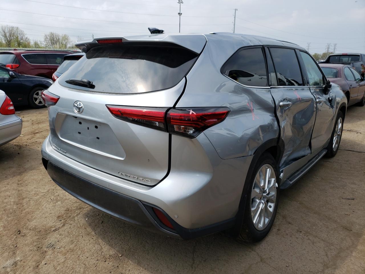 Photo 4 from auction – 2021 TOYOTA HIGHLANDER with VIN 5TDDZRBHXMS531904