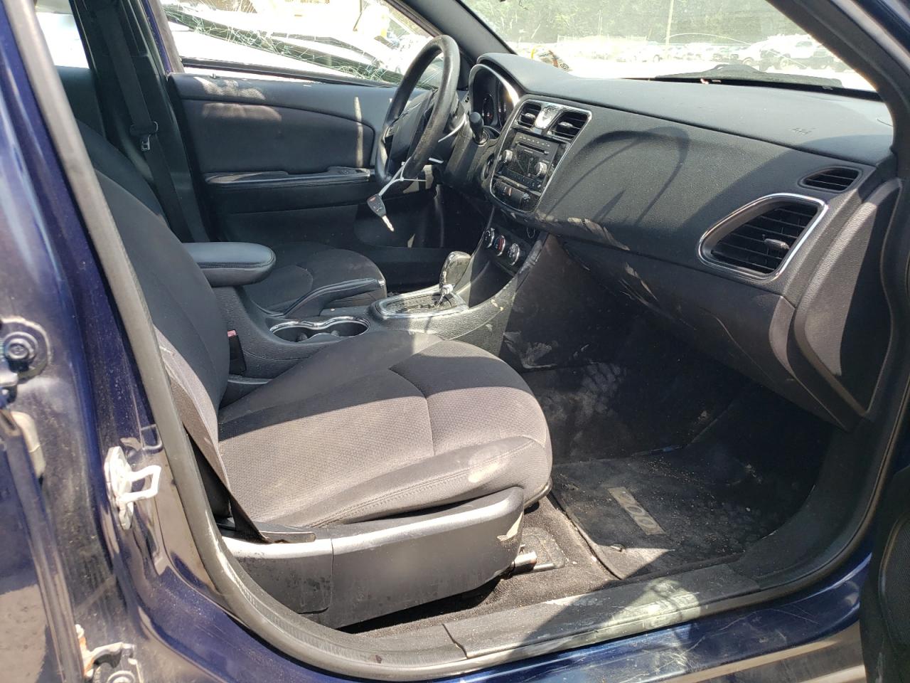 Photo 5 from auction – 2014 CHRYSLER 200 LX with VIN 1C3CCBAB7EN210433