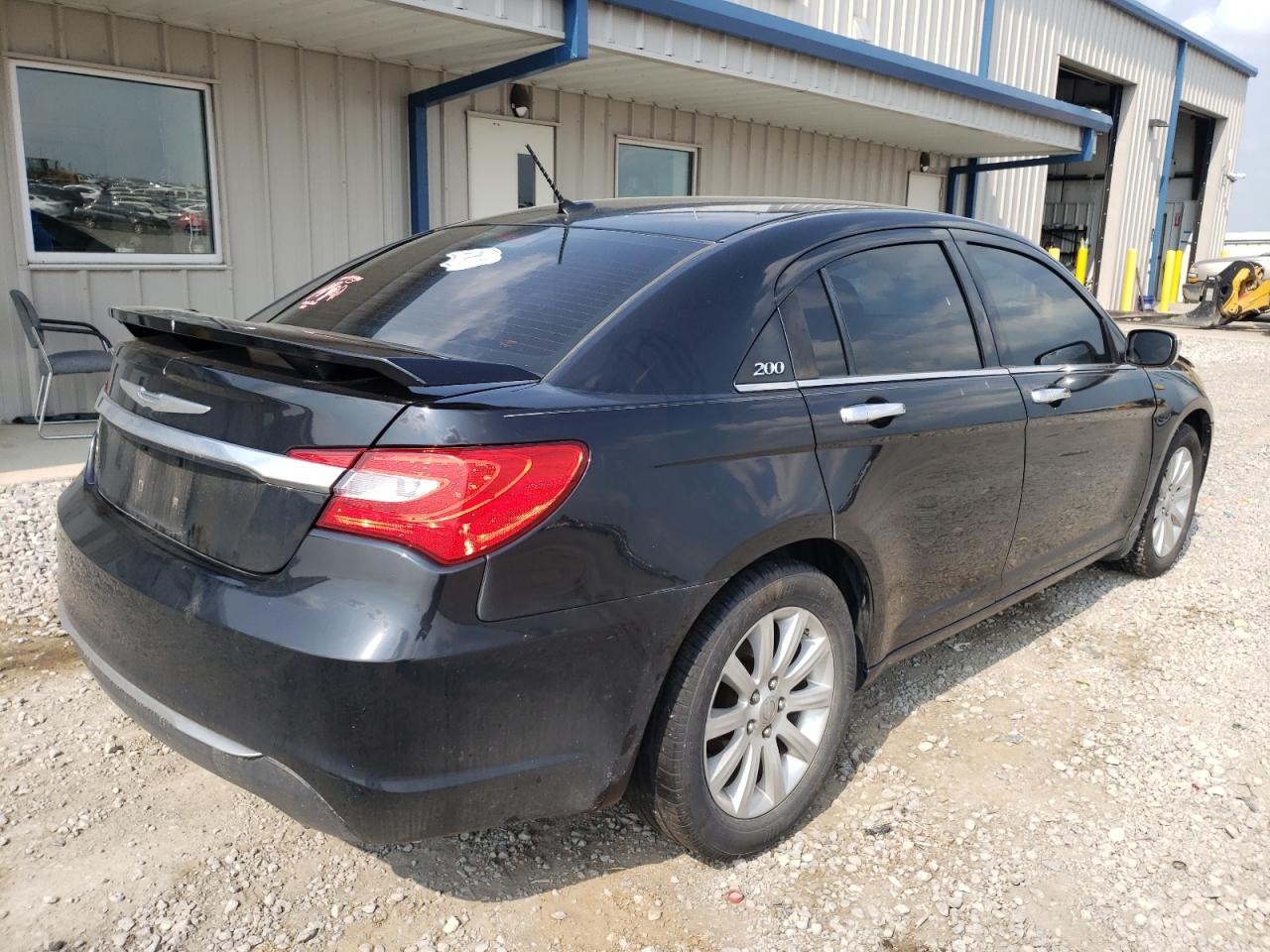 Photo 4 from auction – 2013 CHRYSLER 200 LIMITE with VIN 1C3CCBCG4DN579287