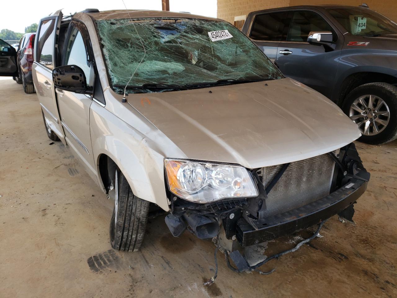 Photo 1 from auction – 2014 CHRYSLER TOWN & COU with VIN 2C4RC1BG5ER438573