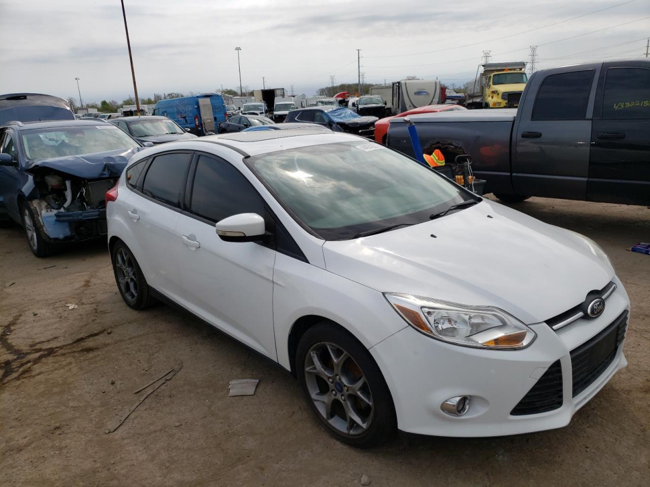 FORD FOCUS SE 2014 with VIN 1FADP3K2XEL183139 - Photo from auction