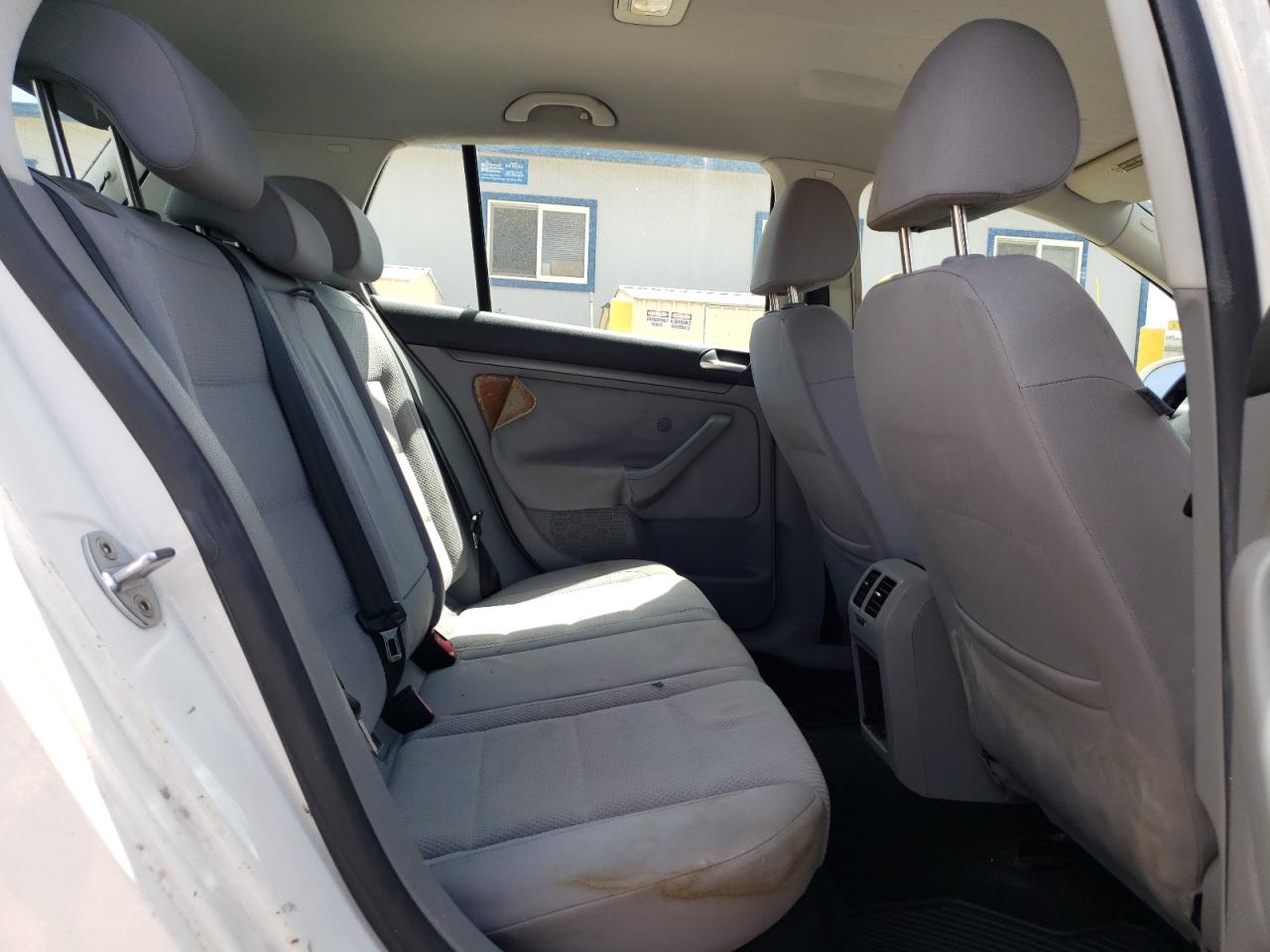 Photo 6 from auction – 2007 VOLKSWAGEN RABBIT with VIN WVWDR71K37W120947