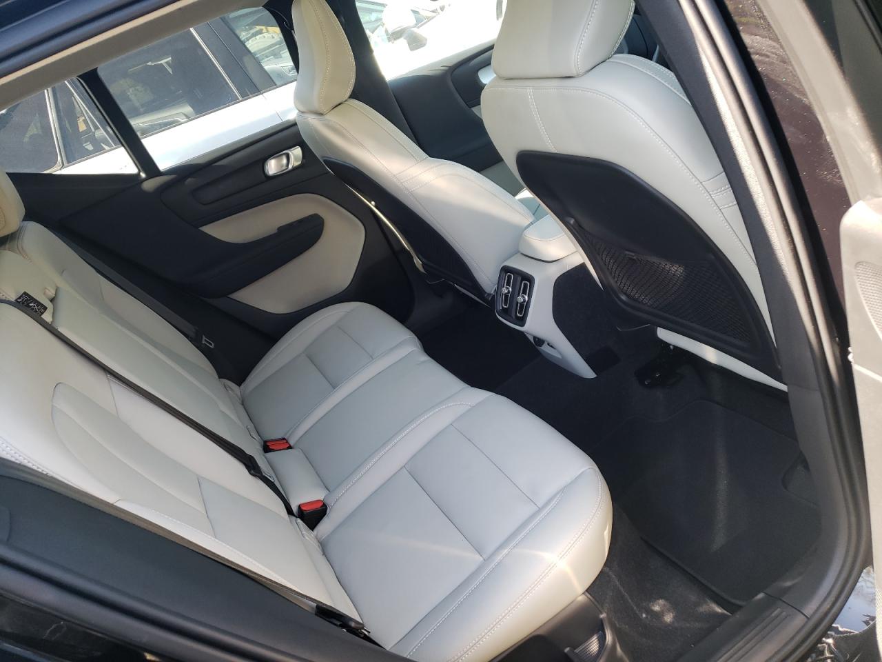 Photo 6 from auction – 2021 VOLVO XC40 T5 MO with VIN YV4162UK5M2562932