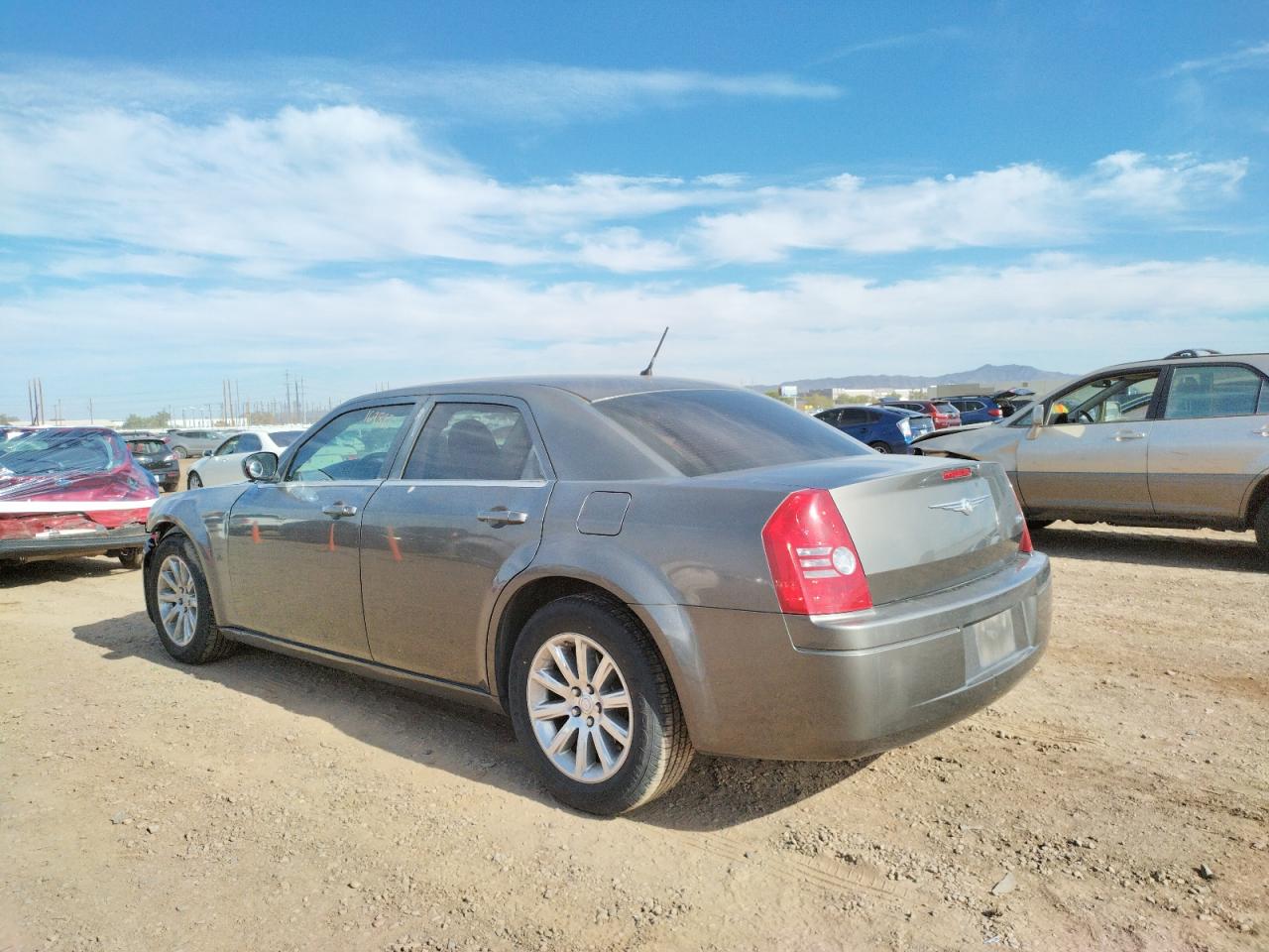 Photo 3 from auction – 2008 CHRYSLER 300 LX with VIN 2C3KA43R28H187857