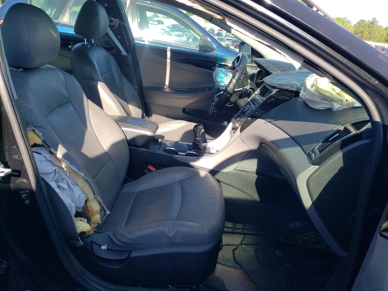 Photo 5 from auction – 2011 HYUNDAI SONATA SE with VIN 5NPEC4AC7BH258762