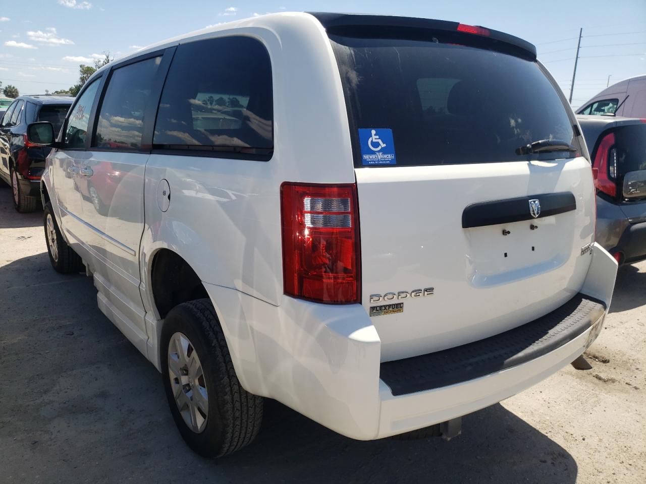 Photo 3 from auction – 2010 DODGE GRAND CARA with VIN 2D4RN4DE3AR119340
