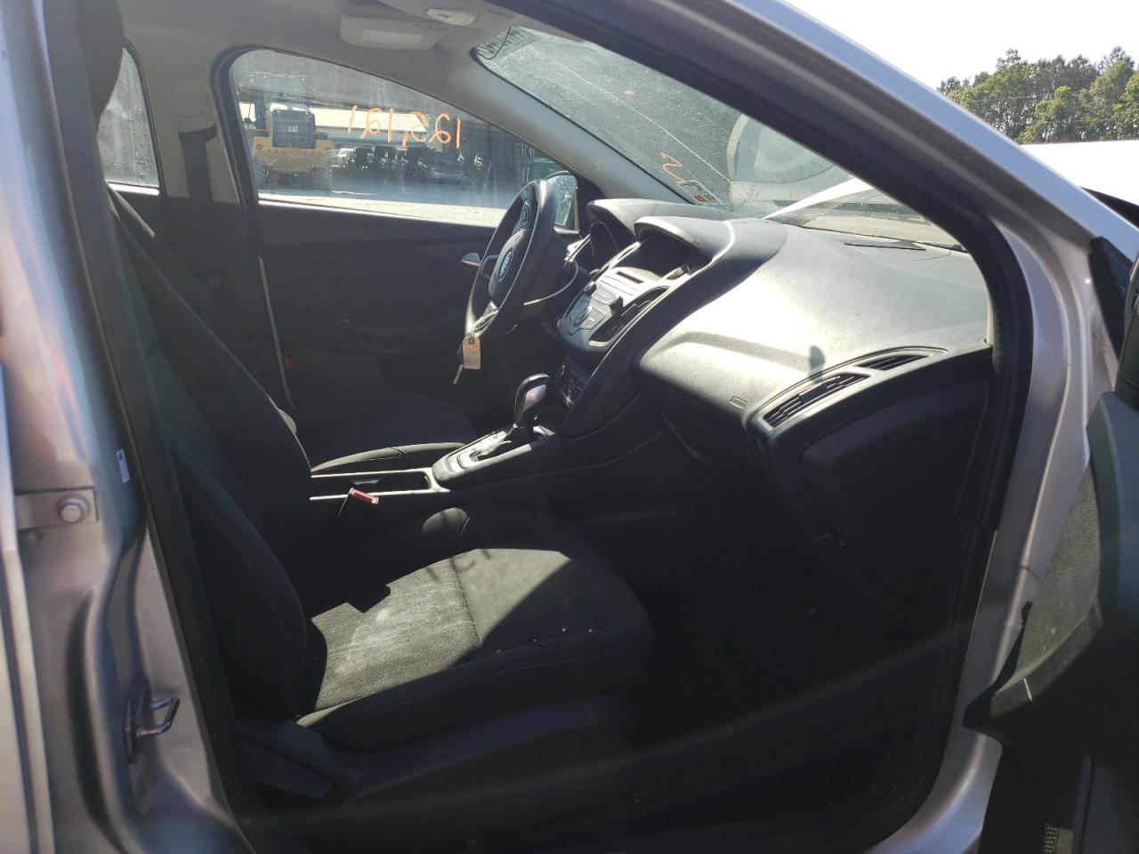 Photo 5 from auction – 2015 FORD FOCUS SE with VIN 1FADP3F28FL354210