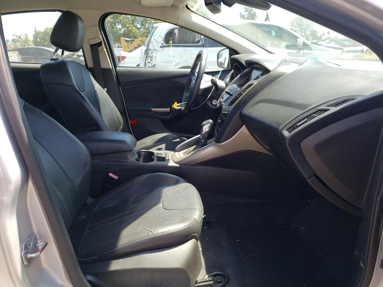 Photo 5 from auction – 2012 FORD FOCUS SEL with VIN 1FAHP3H23CL215788