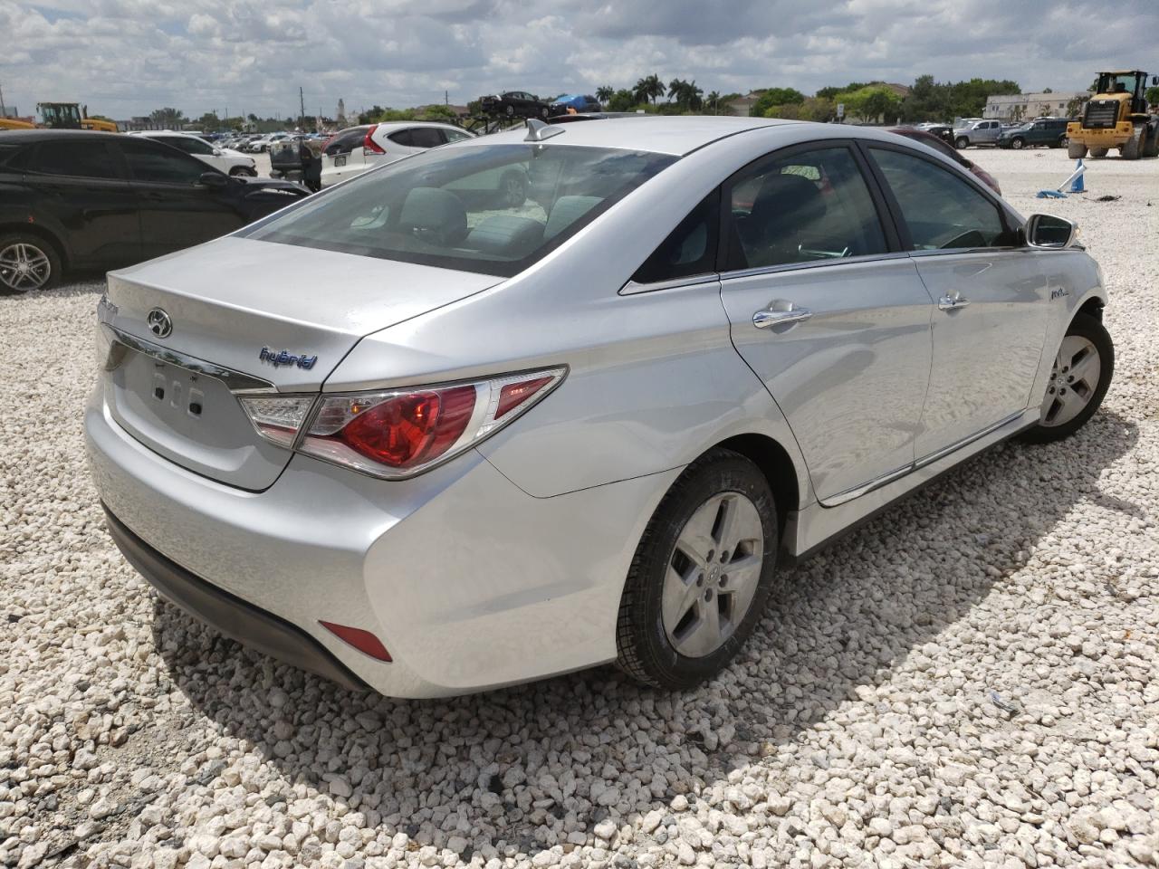 Photo 4 from auction – 2012 HYUNDAI SONATA HYB with VIN KMHEC4A49CA038391