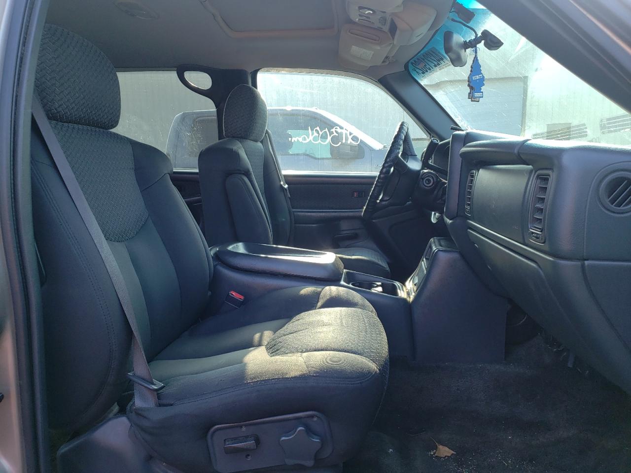 Photo 5 from auction – 2002 CHEVROLET AVALANCHE with VIN 3GNEK13T92G205446