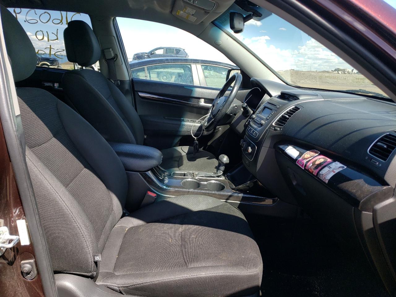 Photo 5 from auction – 2015 KIA SORENTO LX with VIN 5XYKTDA72FG657159