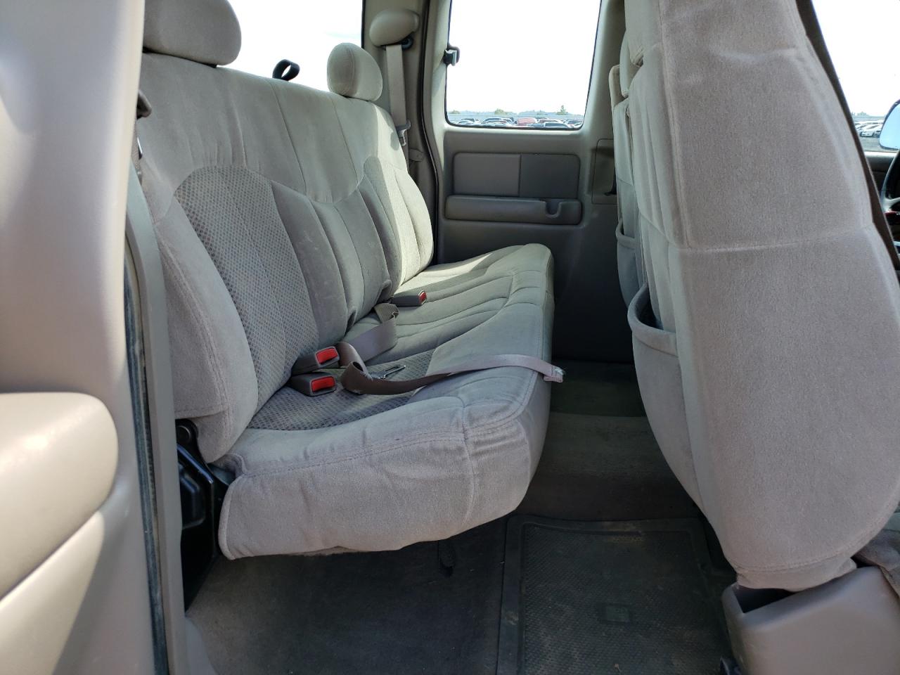 Photo 6 from auction – 2002 CHEVROLET SILVERADO with VIN 1GCHK29U32E125398