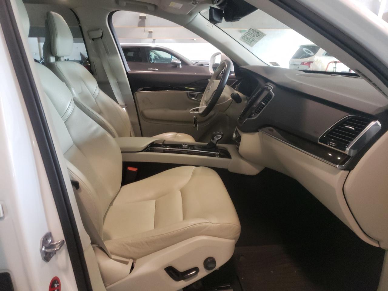 Photo 5 from auction – 2017 VOLVO XC90 T6 with VIN YV4A22PK5H1149282