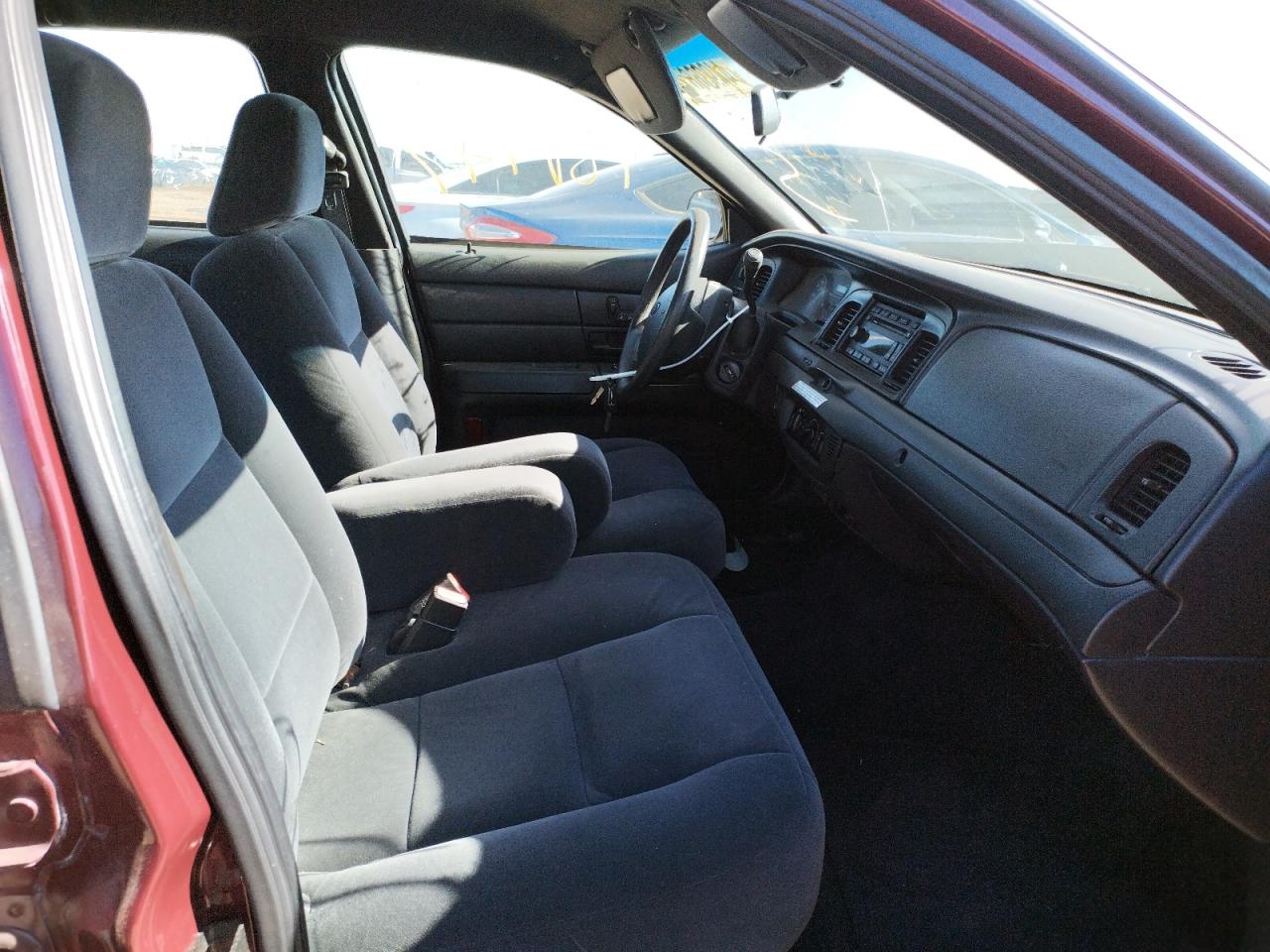 Photo 5 from auction – 2008 FORD CROWN VICT with VIN 2FAFP71VX8X163279