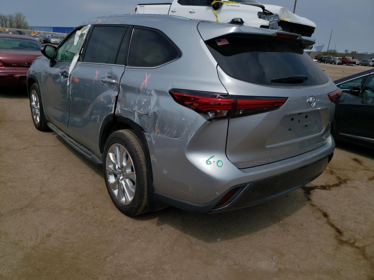 Photo 3 from auction – 2021 TOYOTA HIGHLANDER with VIN 5TDDZRBHXMS531904