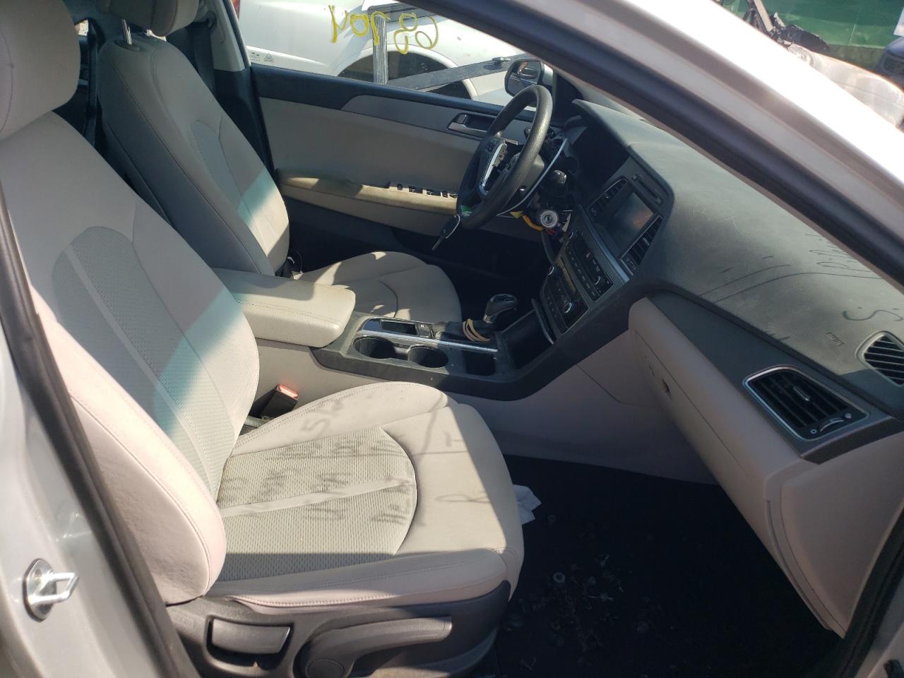Photo 5 from auction – 2017 HYUNDAI SONATA SE with VIN 5NPE24AF1HH477111