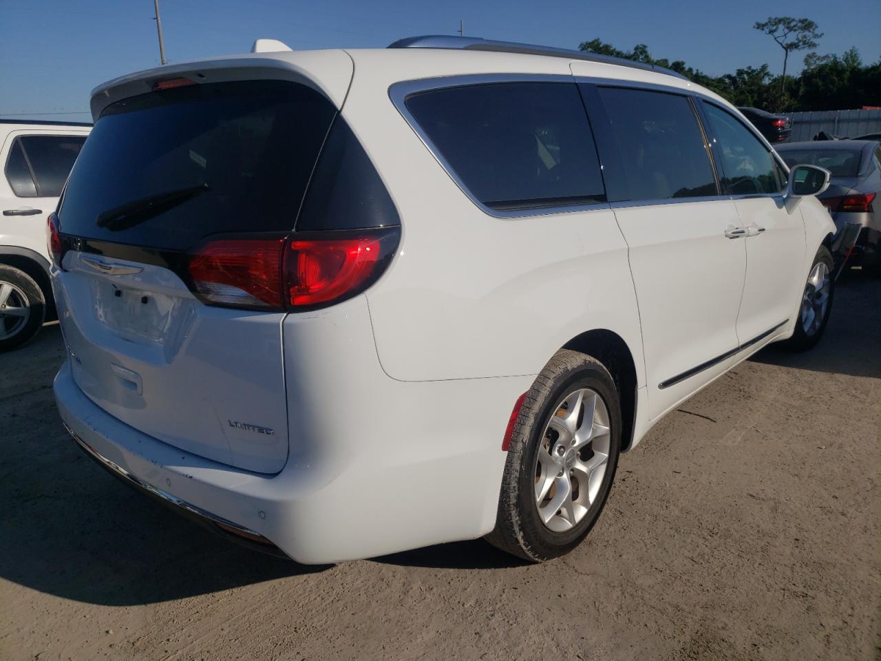 Photo 4 from auction – 2020 CHRYSLER PACIFICA L with VIN 2C4RC1GG5LR151322