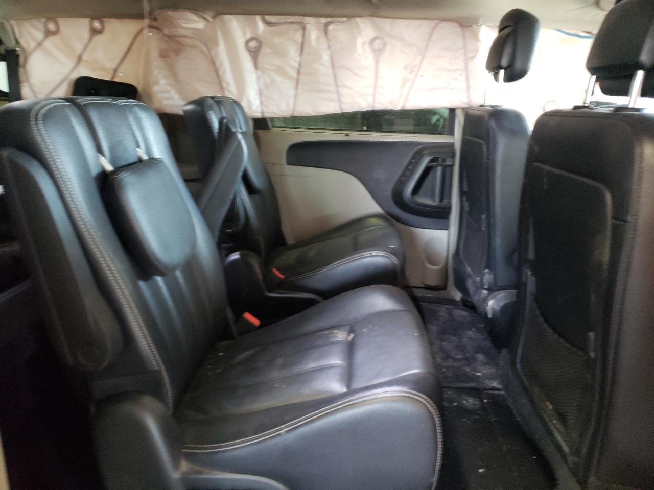 Photo 6 from auction – 2015 CHRYSLER TOWN & COU with VIN 2C4RC1CG4FR546814